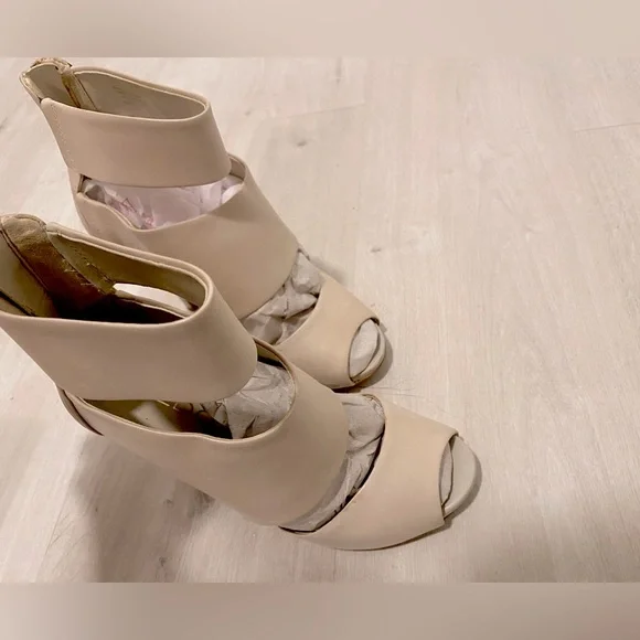 Aldo nude Heels - size 7 - Picture 1 of 6